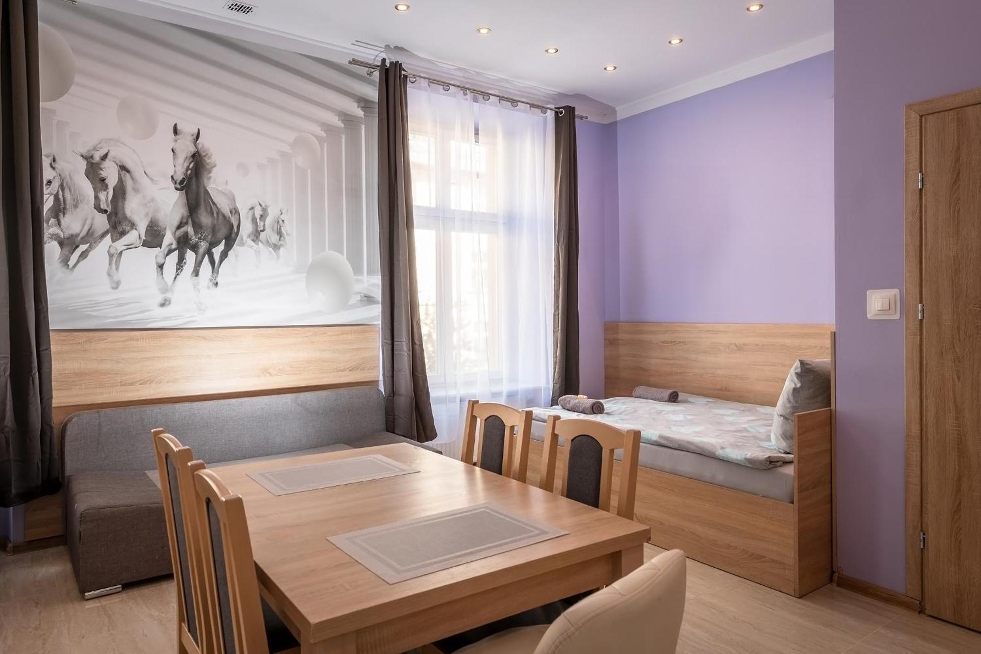 70S Hostel Краков Экстерьер фото