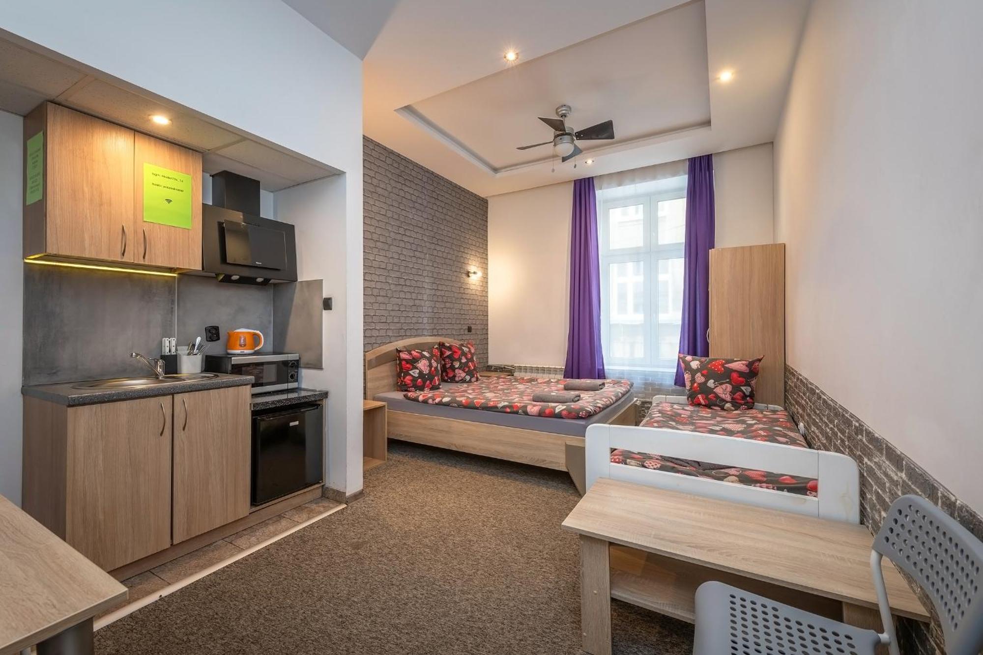 70S Hostel Краков Экстерьер фото