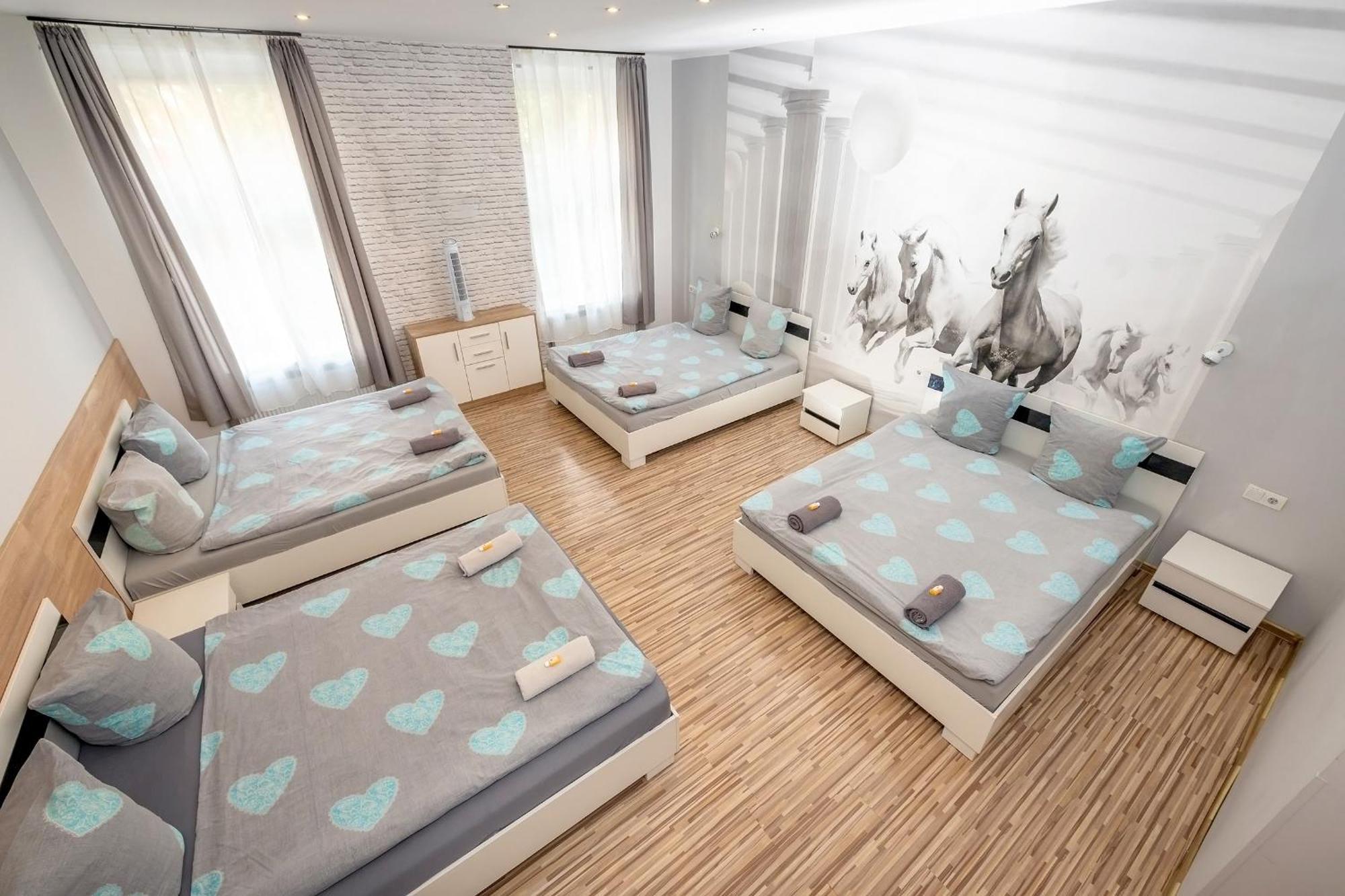 70S Hostel Краков Экстерьер фото